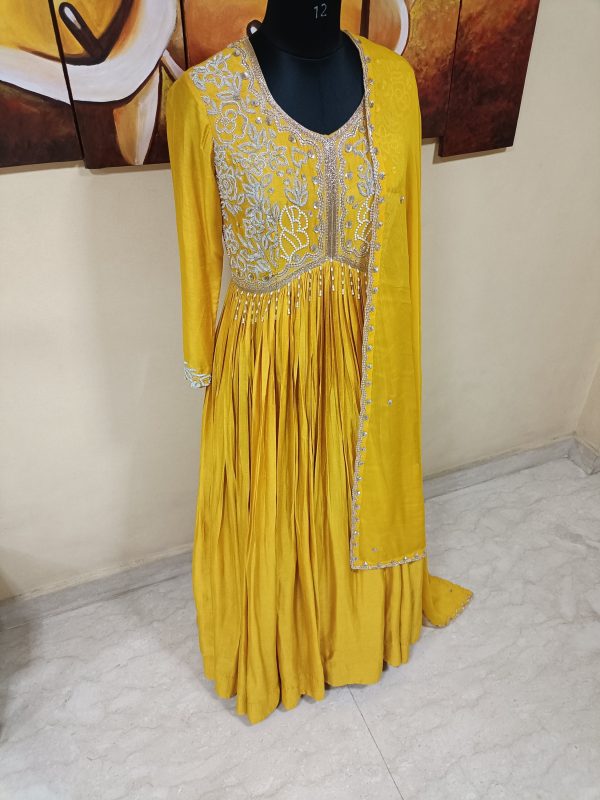 Label T2 Designer Nayara Cut Gown - Image 2
