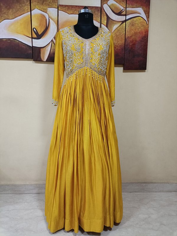 Label T2 Designer Nayara Cut Gown - Image 3