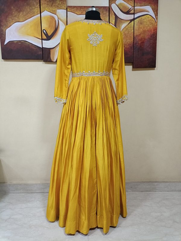 Label T2 Designer Nayara Cut Gown - Image 4