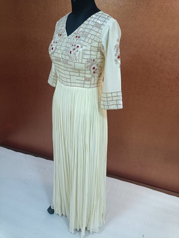 Label T2 Designer Gown. Beautiful Hand Embroidery - Image 2