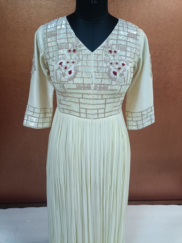 Label T2 Designer Gown. Beautiful Hand Embroidery - Image 3